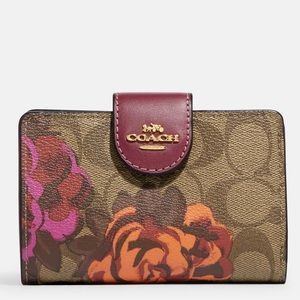 Medium Corner Zip Wallet In Signature Canvas With Jumbo Floral Print